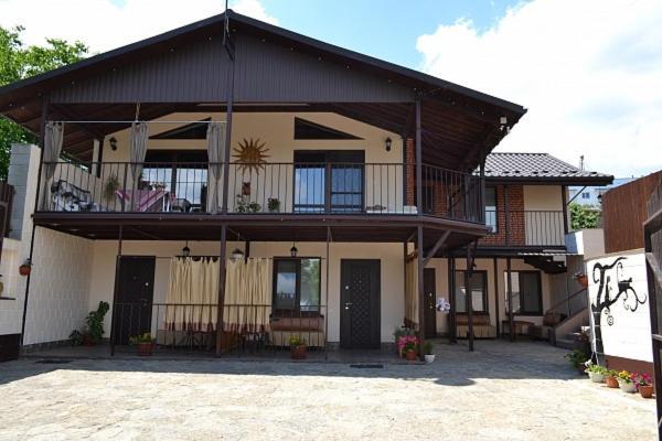 Guest House Sunrise カームヤネツィ・ポジーリシクィイ エクステリア 写真