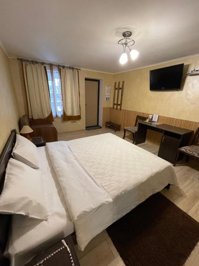 Guest House Sunrise カームヤネツィ・ポジーリシクィイ エクステリア 写真