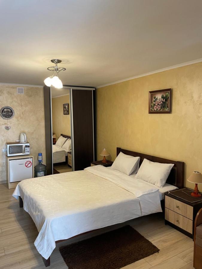 Guest House Sunrise カームヤネツィ・ポジーリシクィイ エクステリア 写真