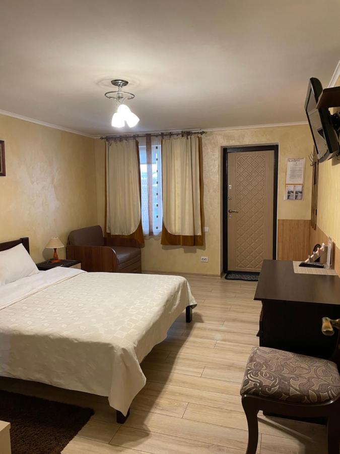 Guest House Sunrise カームヤネツィ・ポジーリシクィイ エクステリア 写真